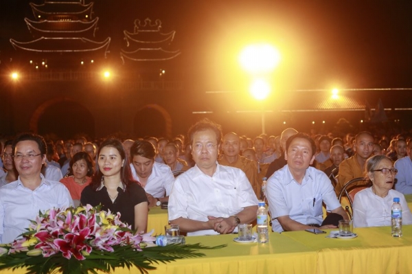 Đại diện lãnh đạo các cấp ban ngành về chùa Ba Vàng tham dự lễ Tổng kết Khóa Tu Mùa Hè.