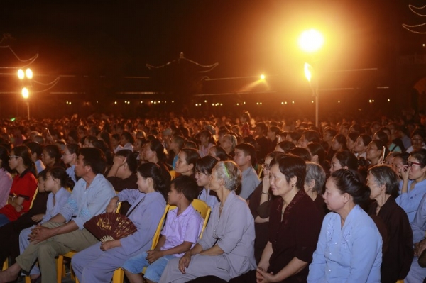 Đông đảo các bậc phụ huynh nhân dân Phật tử về thăm dự lễ tổng kết.