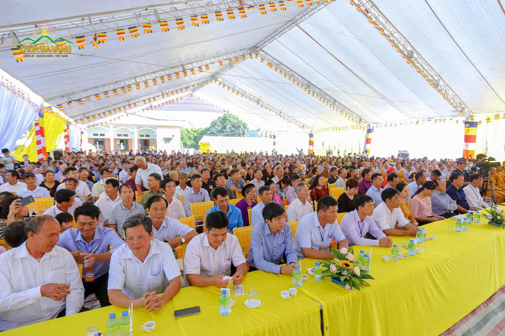 Đông đảo Phật tử, nhân dân thập phương đã có mặt tham dự Đại lễ