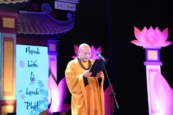 Hòa thượng Thích Gia Quang tuyên đọc diễn văn khai mạc.