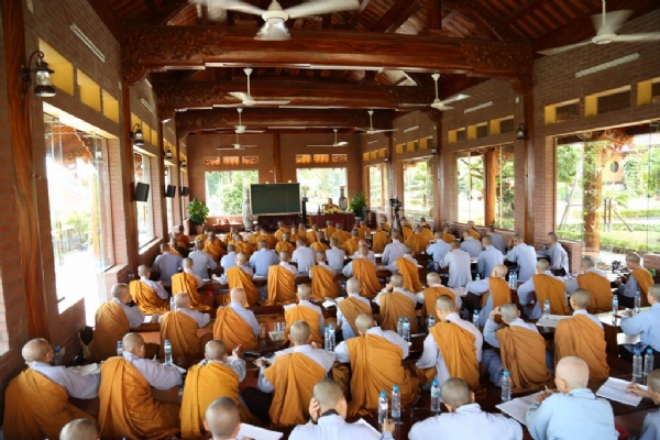 Sư Phụ Thích Trúc Thái Minh giáo dưỡng về giáo lý Phật pháp cho đại chúng.