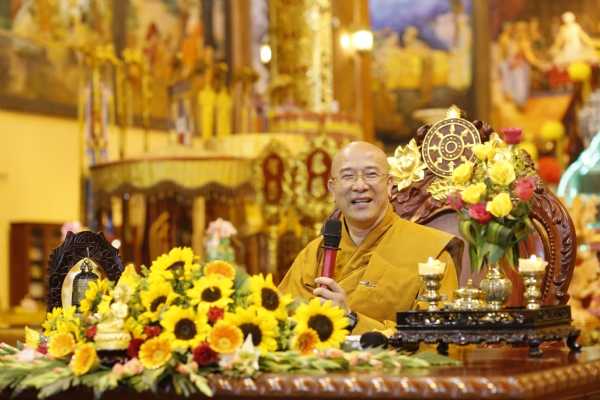 Sư Phụ Thích Trúc Thái Minh quang lâm trao truyền giáo Pháp cho chư Tăng, Ni, Phật tử chùa Ba Vàng.