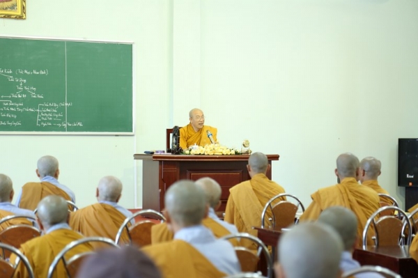 Sư Phụ tiếp tục giảng giải cho chư Tăng Ni bổn tự bộ môn Tùng Lâm Pháp Yếu.