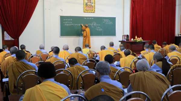 Sư Phụ Thích Trúc Thái Minh giảng dạy cho đại chúng bài học Phật Pháp căn bản.