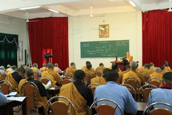 Toàn cảnh buổi học Sư Phụ Thích Trúc Thái Minh giảng dạy cho chư Tăng, Ni chùa Ba Vàng