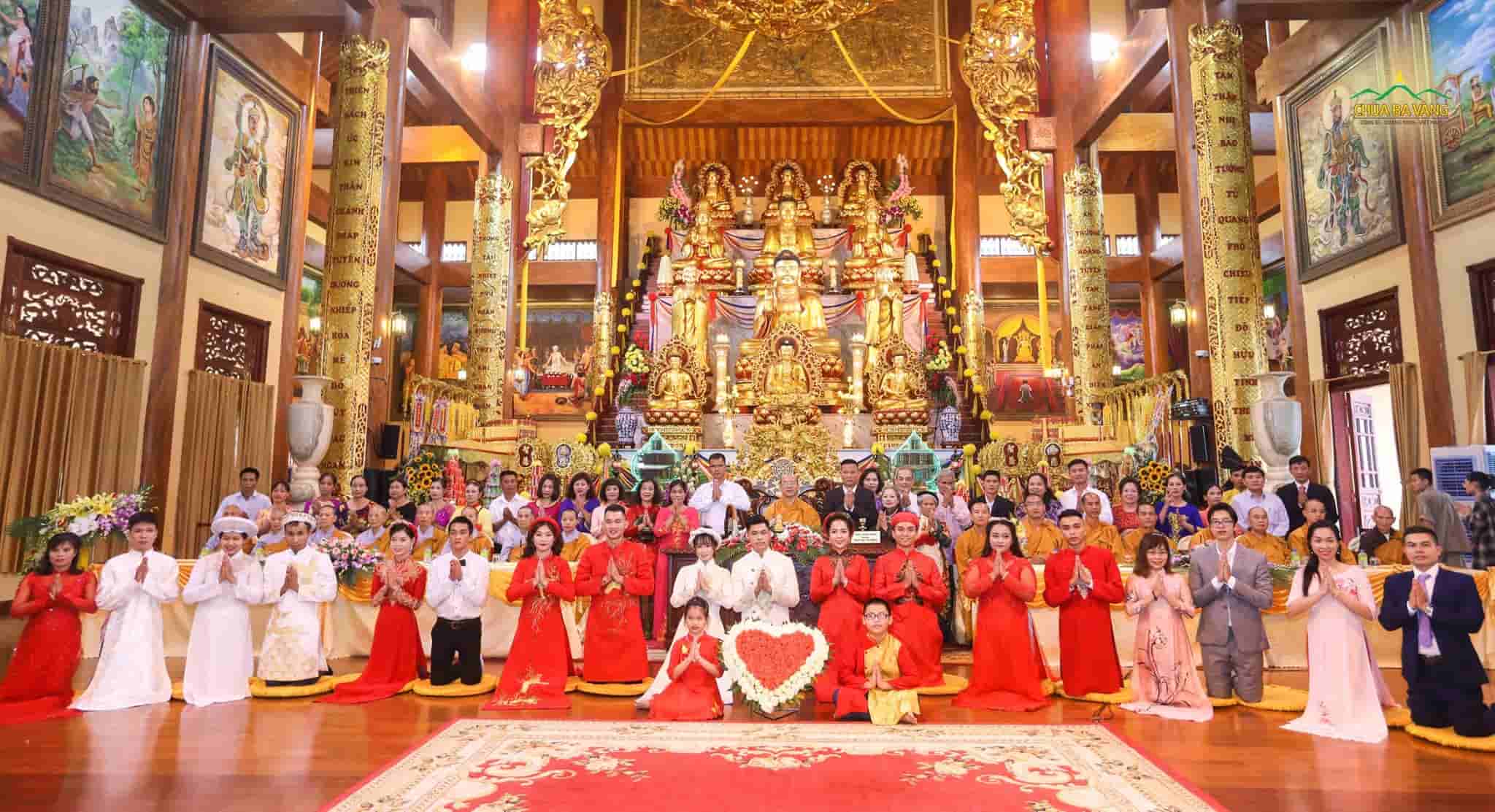 9 đôi tâng lang, tân nương tổ chức Lễ hằng thuận tại chùa Ba Vàng 