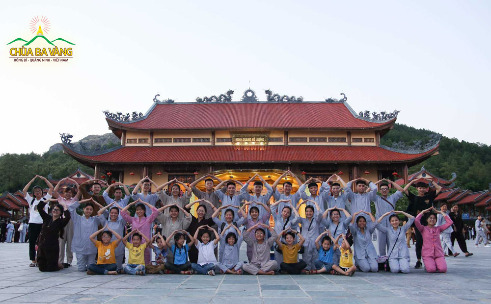 Các bạn trẻ thuộc thành viên CLB Tuổi Trẻ Ba Vàng cũng rất tích cực tham gia các hoạt động tu học tại chùa