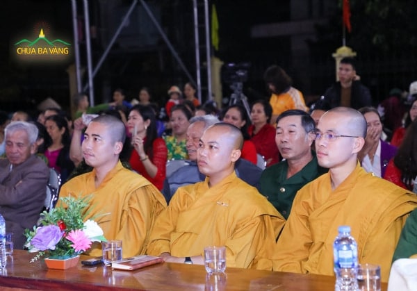 Chư Tăng chùa Ba Vàng tham sự buổi Lễ Khánh Thành.