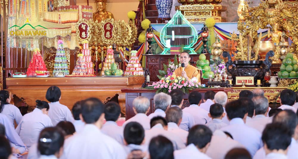 Đại đức Giảng sư Thích Trúc Bảo Năng giảng giải về giới thứ 5 cho các Phật tử cùng hiểu rõ 