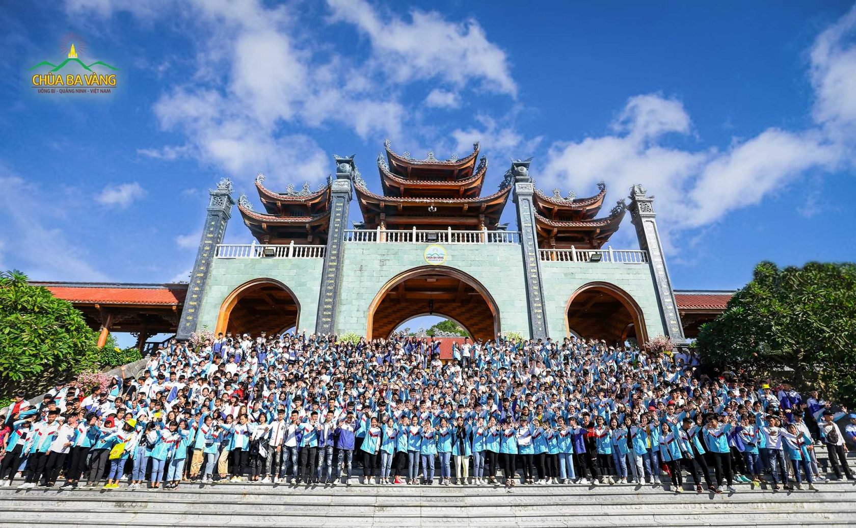 Hơn 800 học sinh của Trường THPT Lưu Nhân Chú Thái Nguyên đã có buổi sinh hoạt ý nghĩa tại chùa 