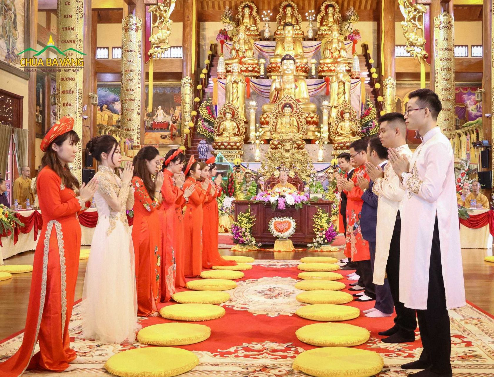 Nghi lễ giao bái của tân lang và tân nương trong buổi lễ Hằng Thuận 