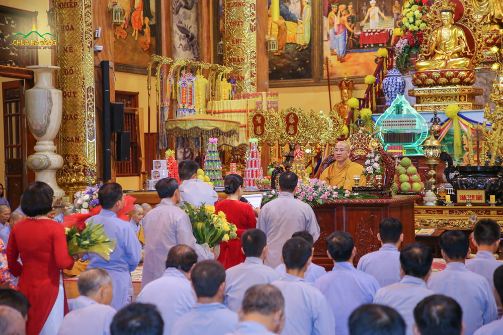 Phật tử đại diện 100 đạo tràng dâng lời tác bạch tới Sư Phụ Thích Trúc Thái Minh