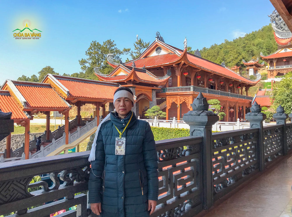 Cô Kim Thị Phương hiện tại đang tu tập tại đạo tràng Minh Long về chùa dự lễ cầu siêu 