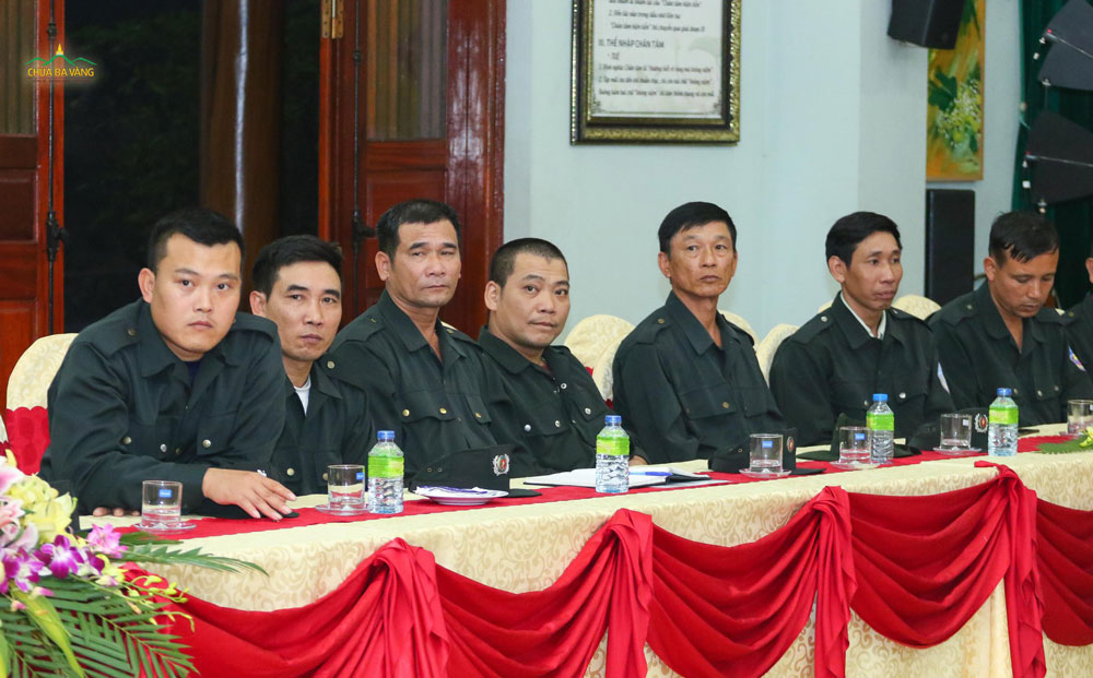 Một số thành viên trong Ban An ninh chùa Ba Vàng 