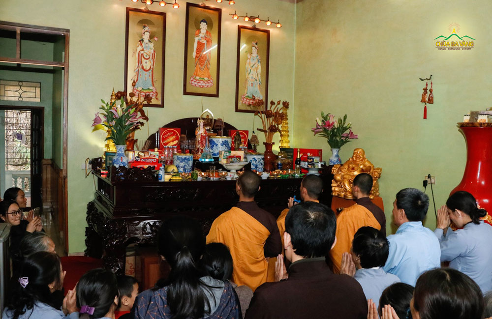Bàn thờ Phật của Phật tử tại gia 