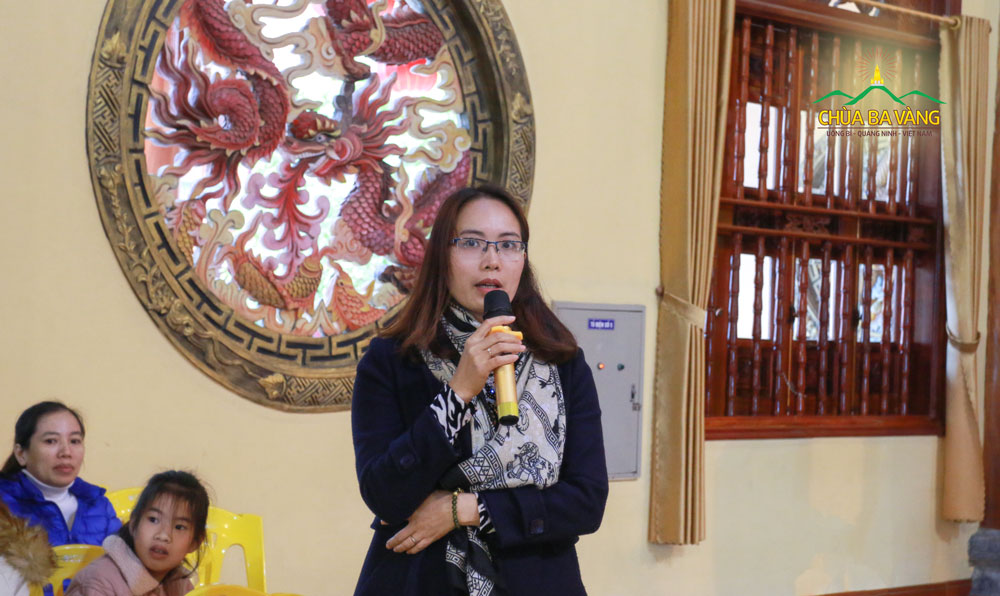 Đại diện thầy, cô giáo Trường THPT Chí Linh - tỉnh Hải Dương phát biểu trong buổi chia sẻ 