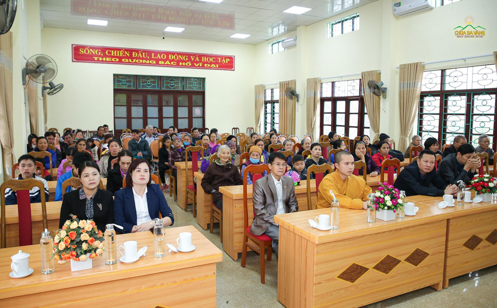 Hội trường phường Thanh Sơn - nơi diễn ra chương trình tặng quà cho đối tượng chính sách có hoàn cảnh khó khăn