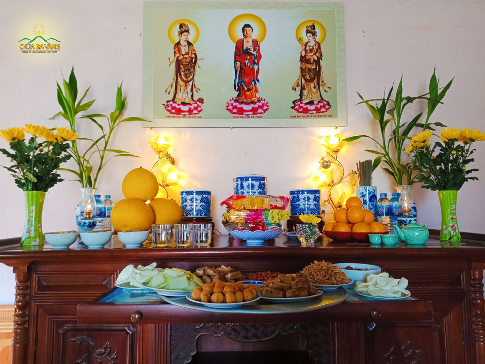 Mâm cúng giao thừa trong nhà ngày Tết (Ảnh minh họa)