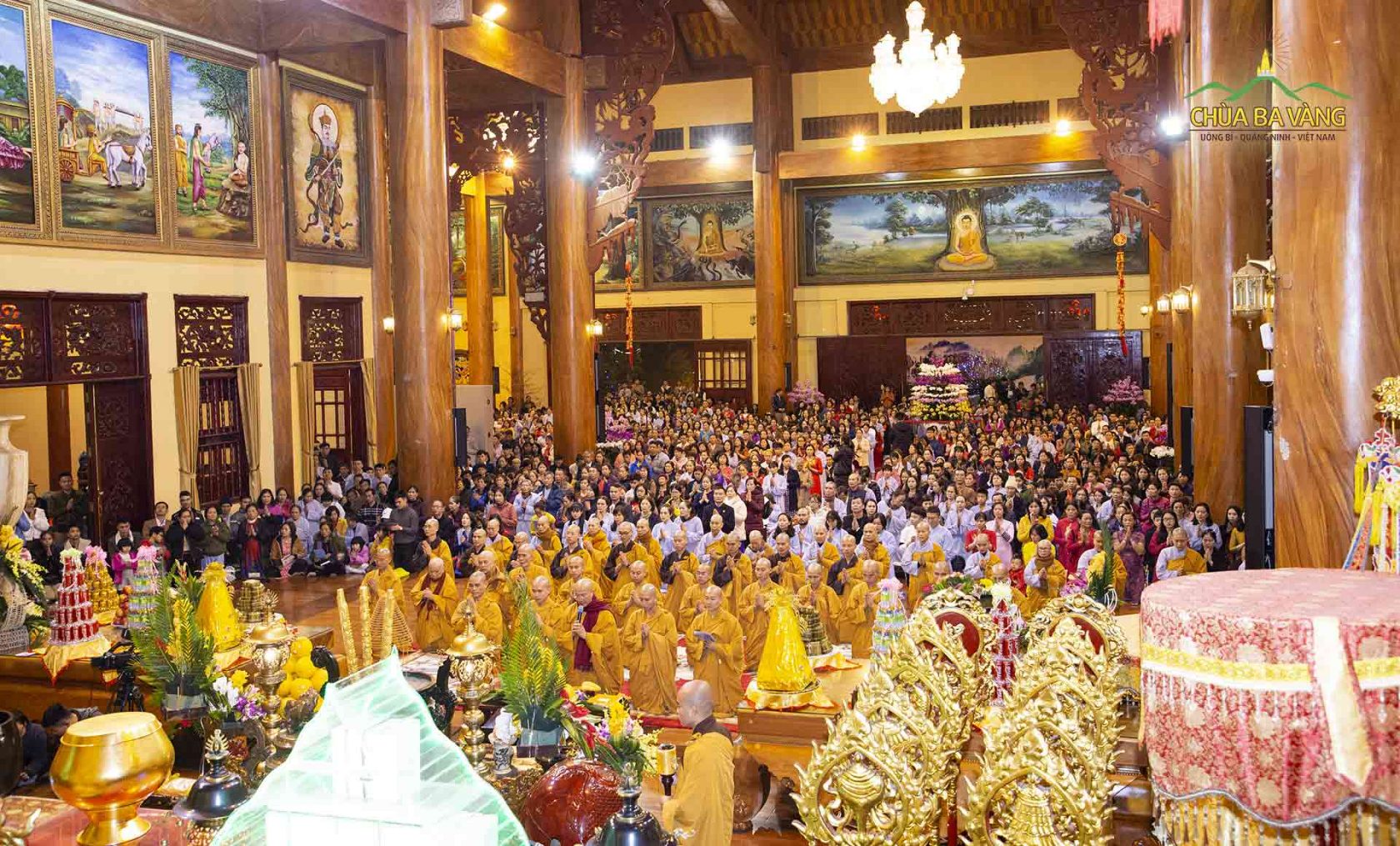 Sư Phụ cùng chư Tăng và các Phật tử làm lễ cầu an đầu năm