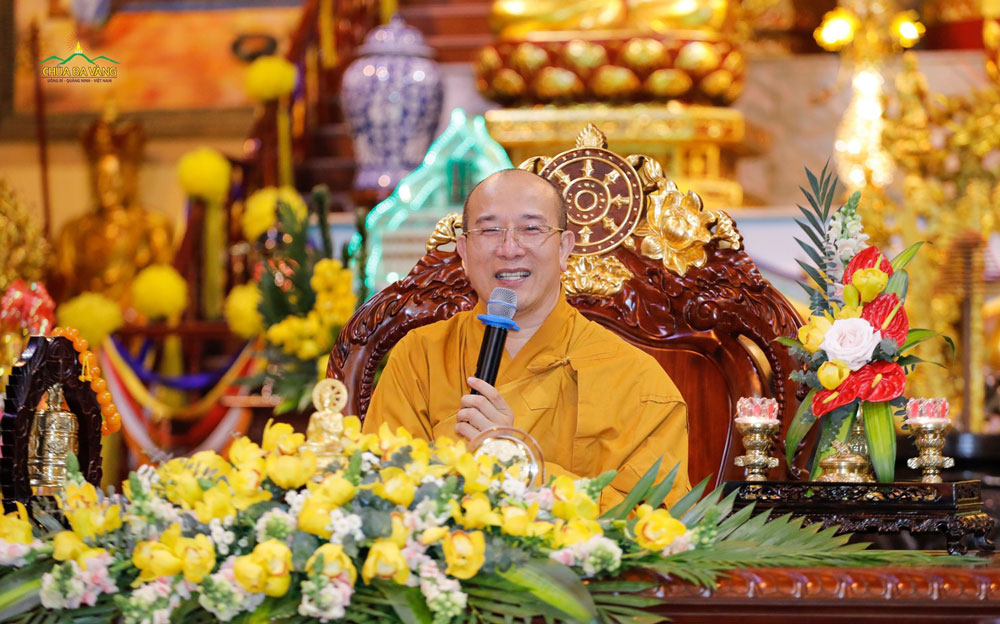 Sư Phụ Thích Trúc Thái Minh giảng giải về lợi ích của việc cung kinh người già