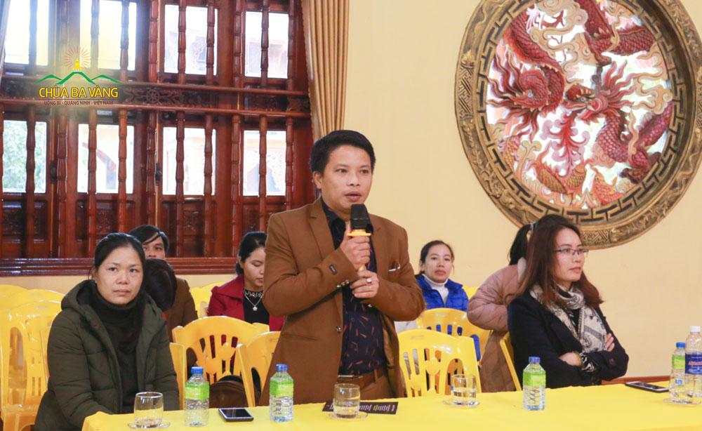 Đại diện thầy, cô giáo Trường THPT Lương Phú - tỉnh Thái Nguyên phát biểu trong buổi chia sẻ