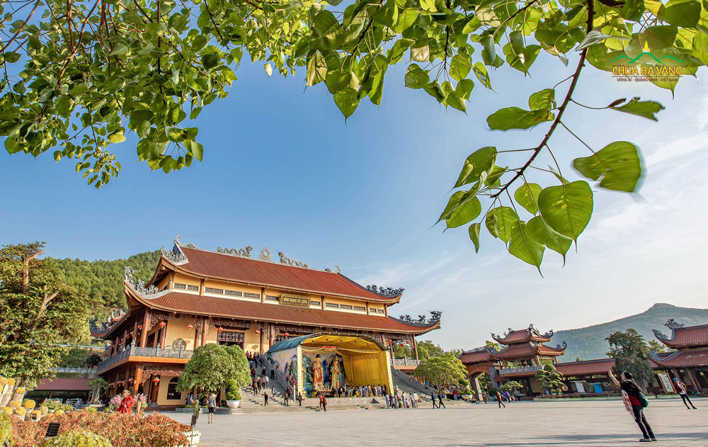 toa-chinh-dien-chua-ba-vang-lon-nhat-dong-duong.jpg Tòa chính điện chùa Ba Vàng lớn nhất Đông Dương