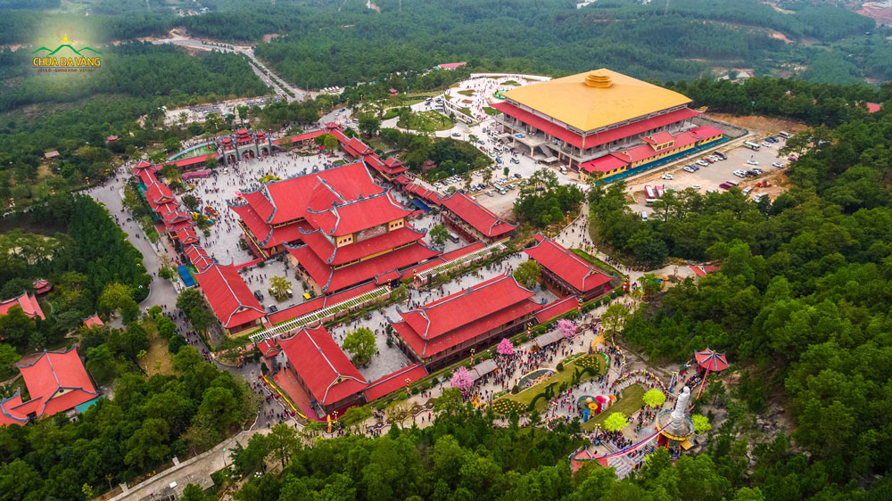 Toàn cảnh chùa Ba Vàng trong ngày mùng 4 Tết