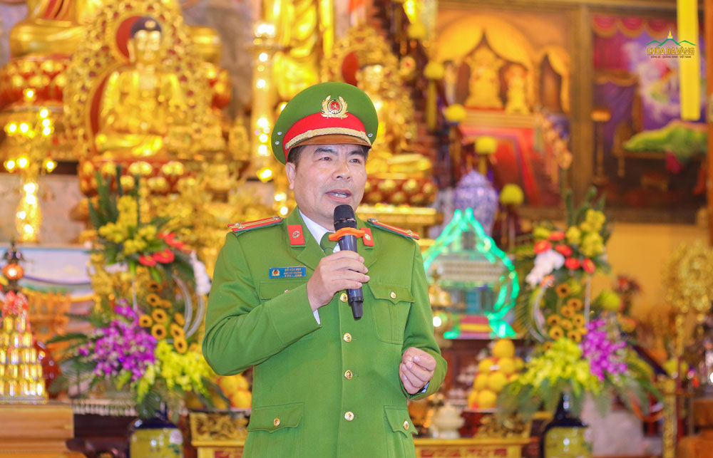 Trung tá Đỗ Văn Huy chia sẻ cho nhân dân và Phật tử hiểu rõ về hiện trạng các vụ cháy trong năm 2019 