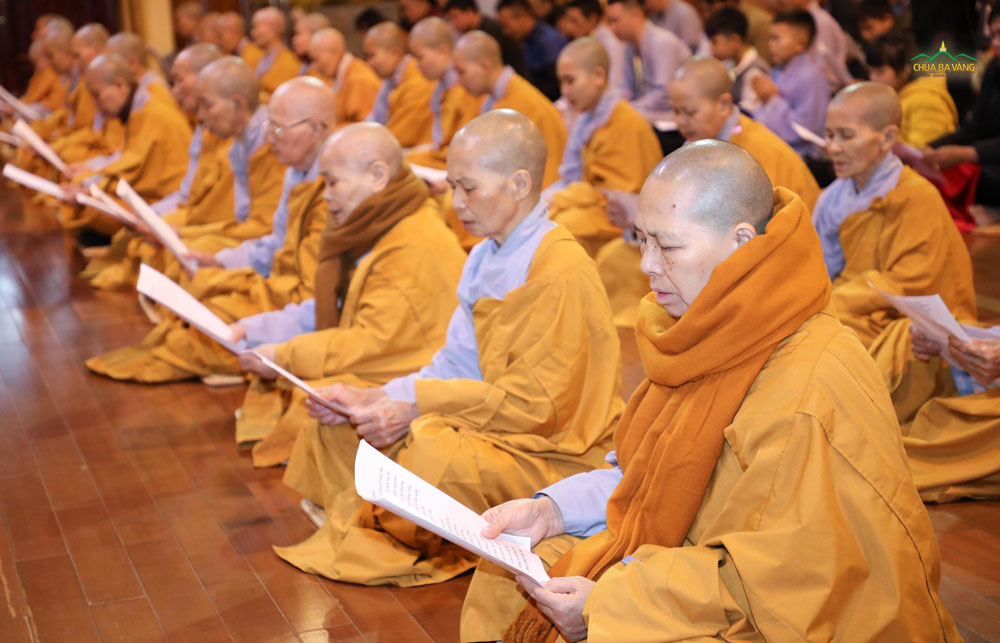 Chư Tăng, Ni chùa Ba Vàng tụng kinh Tam Bảo cầu Phật gia hộ hóa giải nạn dịch bệnh covid-19 ngày 26/1/2020 (nhằm ngày 02/01/ Canh Tý) 