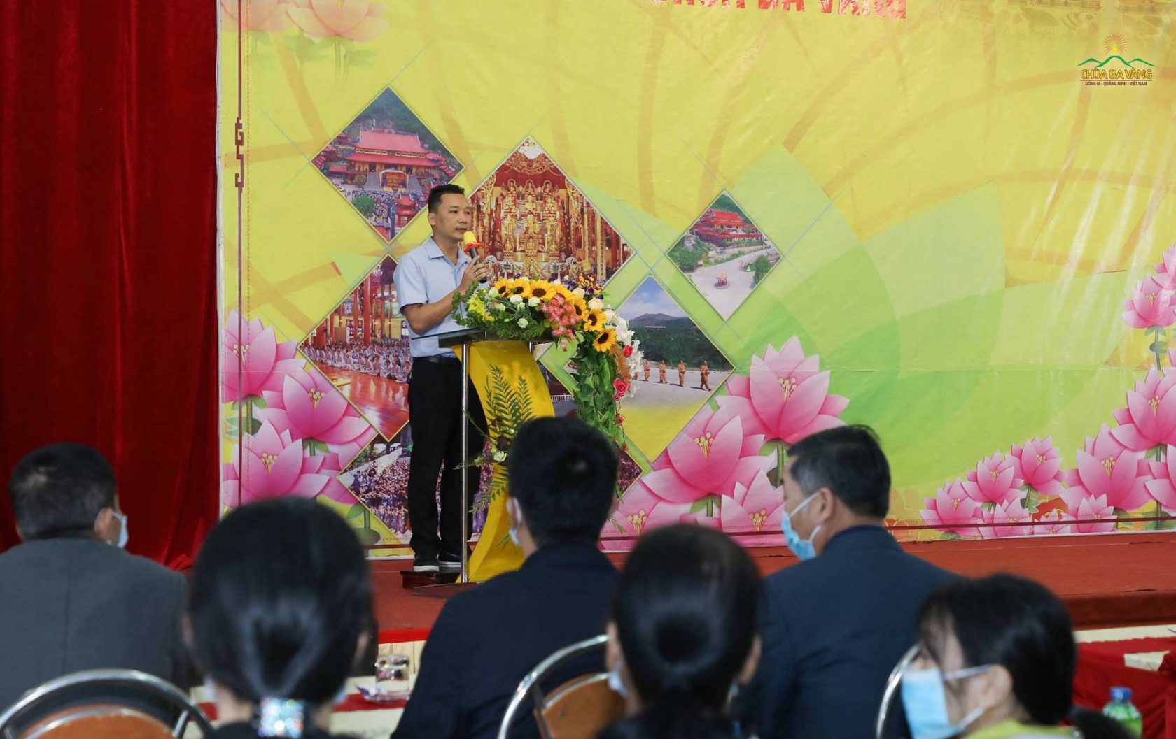 Ông Nguyễn Văn Thanh thay mặt lãnh đạo, nhân dân địa phương gửi lời cảm ơn sự quan tâm, chu đáo của Sư Phụ Thích Trúc Thái Minh, chư Tăng chùa Ba Vàng