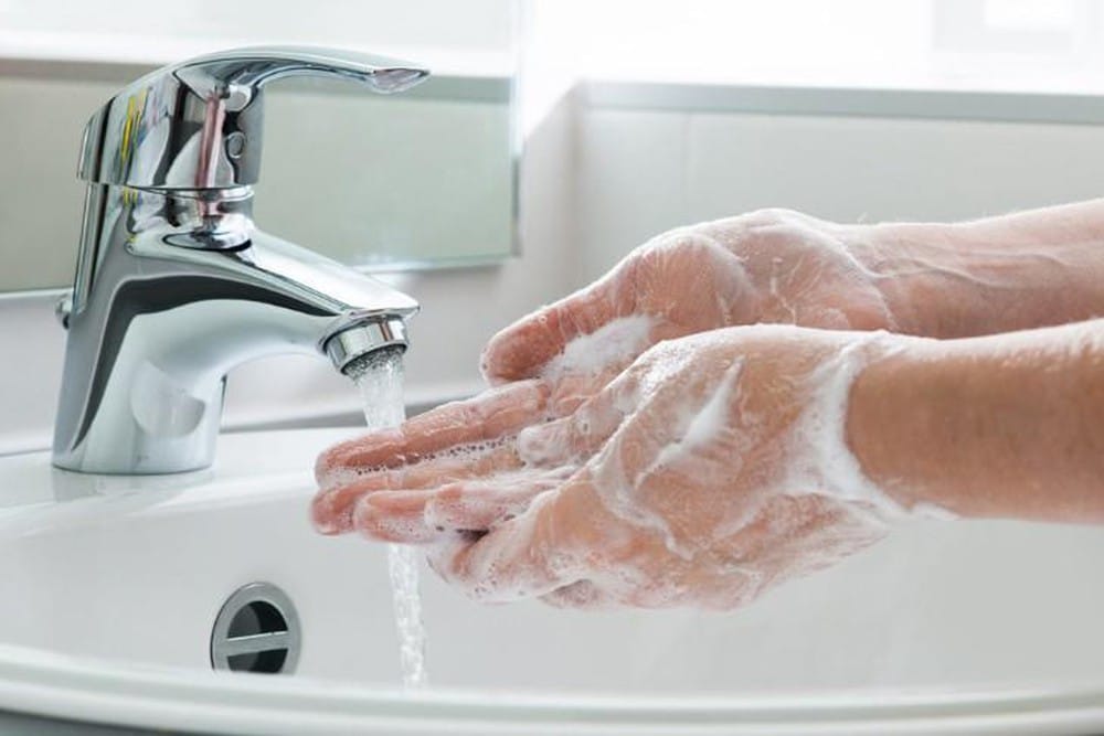 Việc rửa tay bằng xà phòng để phòng bệnh không mang tội sát sinh