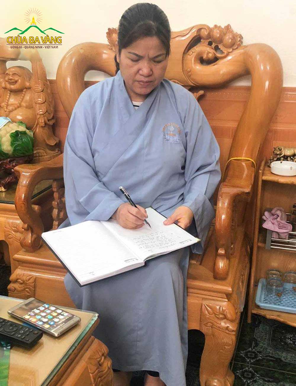 Khi nghe được tin Sư Phụ sẽ giảng Pháp trực tuyến Phật tử Đặng Thị Hồng Phương đã sắp xếp công việc gia đình để chuẩn bị cho thời khóa tu tập