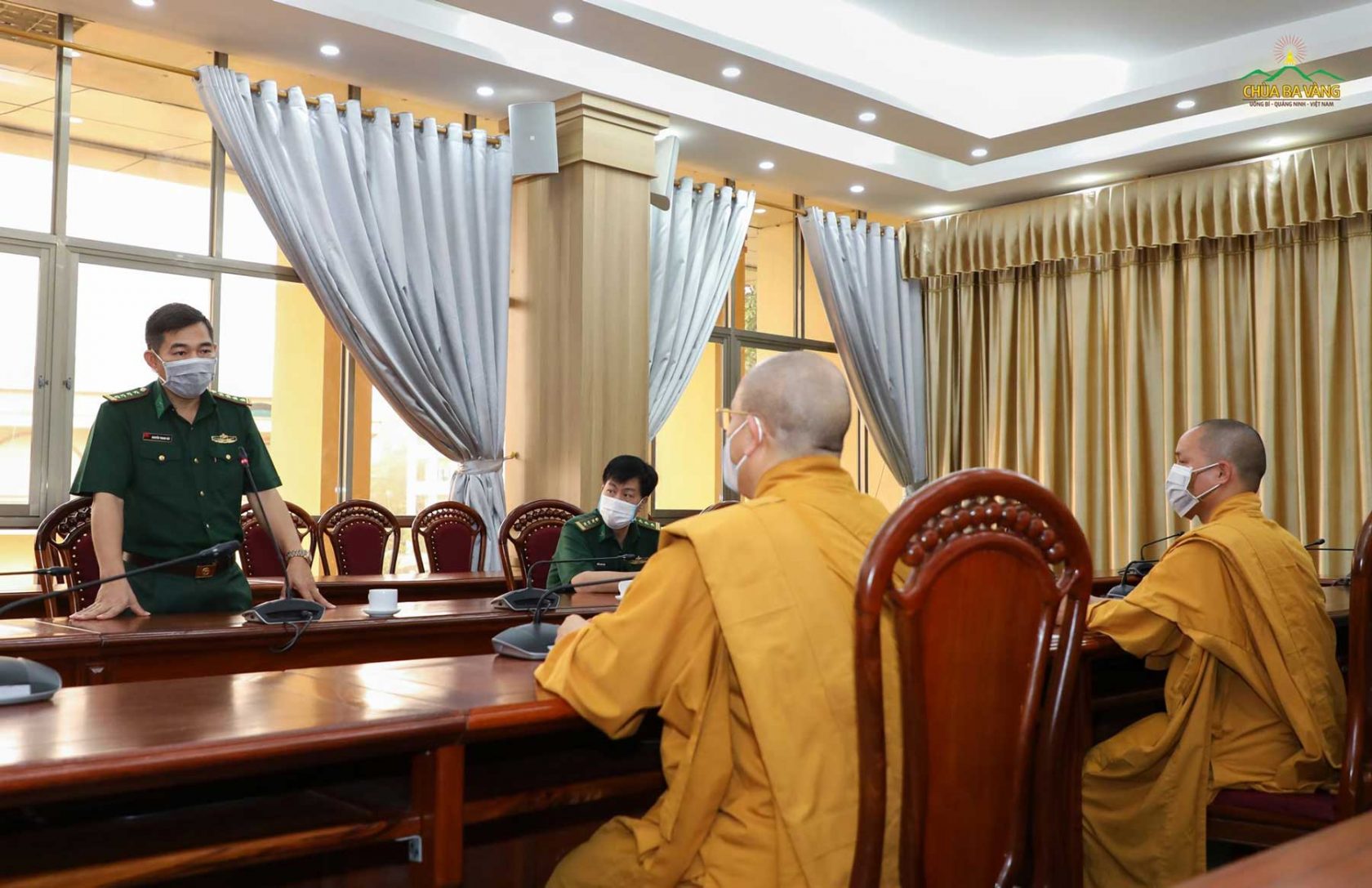 Đại tá Nguyễn Thanh Hải đã gửi lời cảm ơn sâu sắc nhất tới Sư Phụ Thích Trúc Thái Minh, chư Tăng Ni, Phật tử chùa Ba Vàng vì đã dành nhiều tình cảm và quan tâm đặc biệt tới các các bộ chiến sĩ trong lúc khó khăn, chiến đấu với dịch bệnh