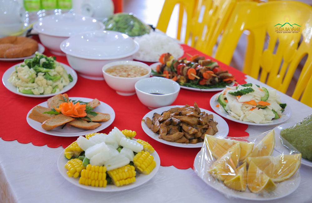 Việc ăn chay đối với người Phật tử tại gia là hoàn toàn tự nguyện, không phải là điều bắt buộc