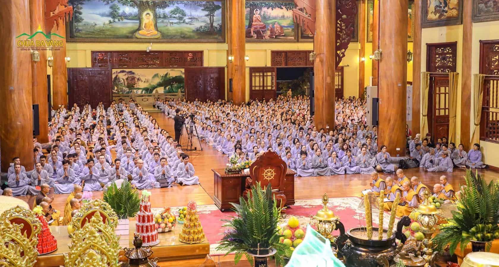 Hàng ngàn Phật tử về chùa Ba Vàng tham dự thời khóa tu học định kỳ hàng tháng