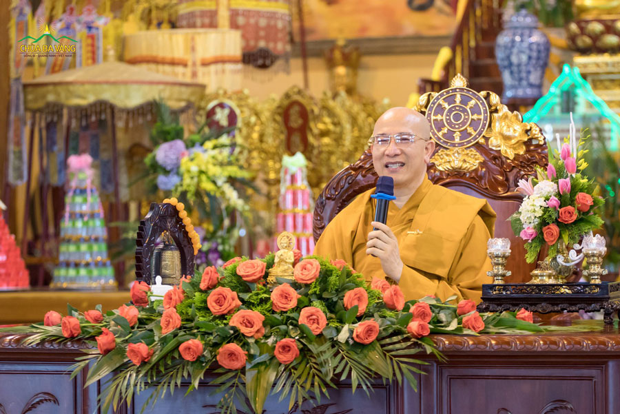 Sư Phụ Thích Trúc Thái Minh truyền trao những lời Pháp nhũ đến toàn thể chư Tăng bổn tự và các Phật tử theo dõi chương trình trực tuyến