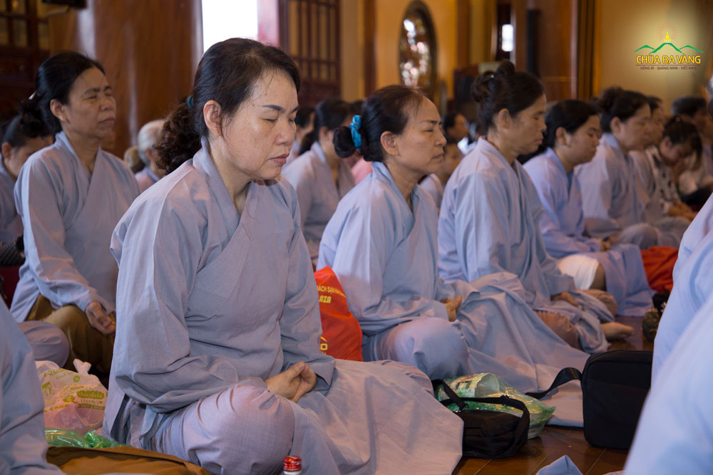 Thiền giúp cho các Phật tử có được sự tập trung trước khi bước vào thời khóa thính Pháp