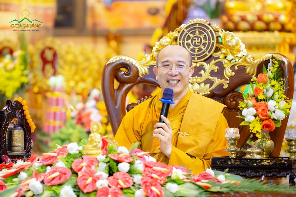 Sư Phụ Thích Trúc Thái Minh trong buổi chia sẻ về nghi thức cúng thí thực trong Phật giáo