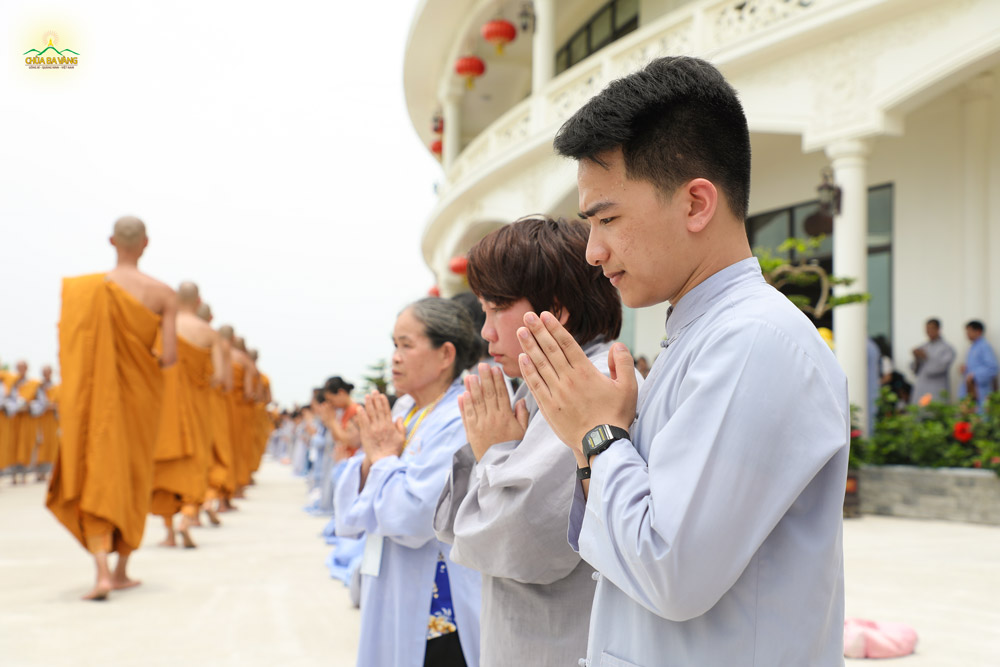 Phật tử Nguyễn Quang Hà chia sẻ về cảm xúc của mình khi được tham dự buổi lễ khất thực
