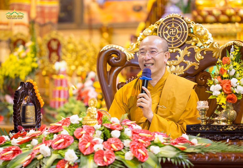 Sư Phụ Thích Trúc Thái Minh từ bi truyền trao những lời Pháp nhũ tới các hàng Phật tử trong ngày tu học Bát Quan Trai Giới