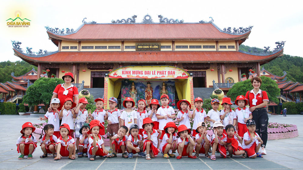 Buổi trải nghiệm ý nghĩa tại chùa Ba Vàng của cô và trò trường mầm non Hoa Lan - Uông Bí