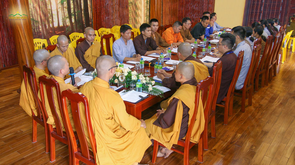 Chư Tăng, Phật tử chùa Ba Vàng họp bàn công tác chuẩn bị khóa tu mùa hè 2020