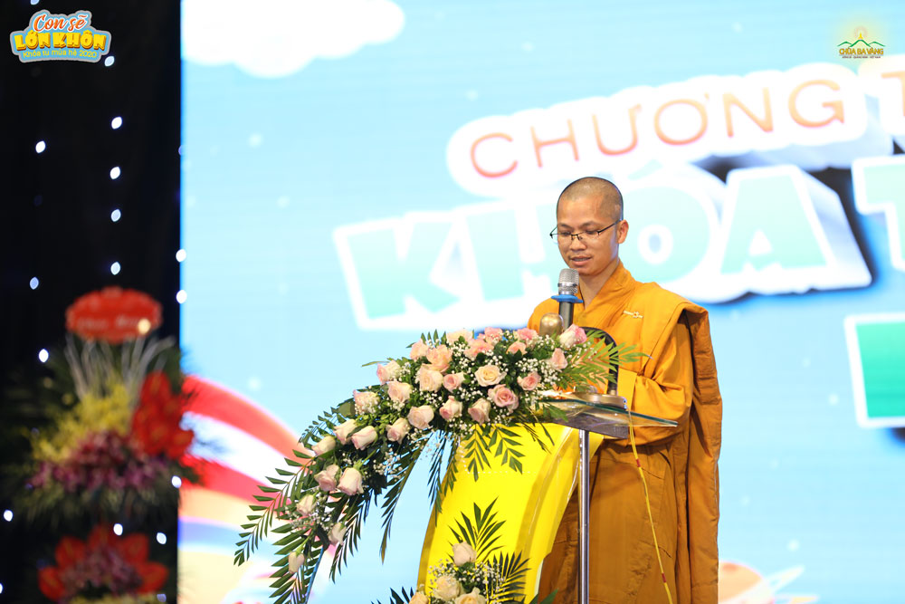 Đại Đức Thích Trúc Bảo Giác đọc diễn văn khai mạc Khóa tu mùa hè lần I - 2020 chùa Ba Vàng