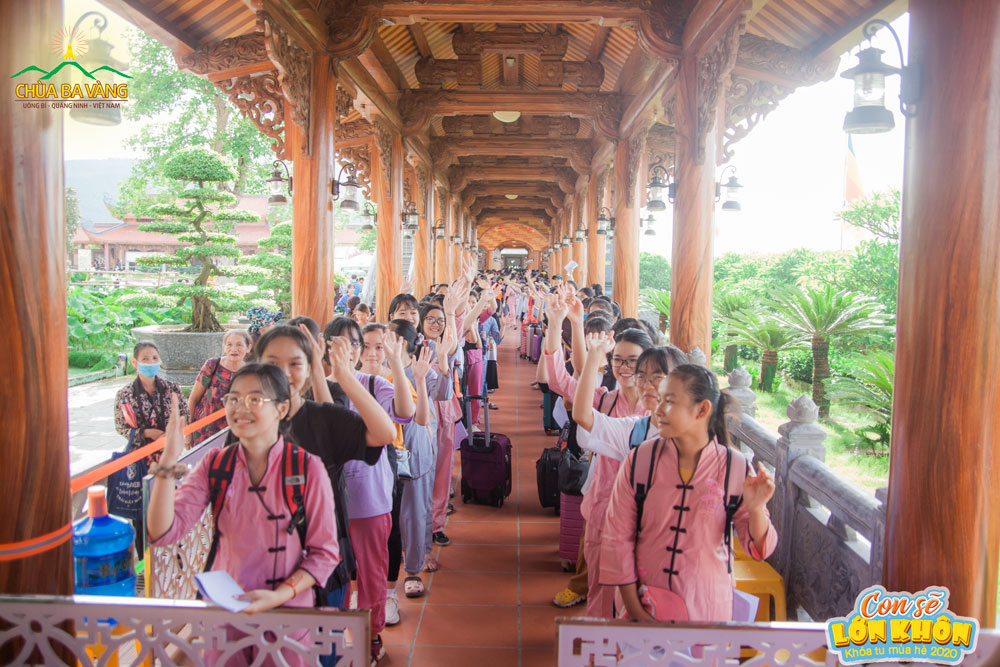 Hàng nghìn bạn trẻ hân hoan về chùa đăng ký khóa tu mùa hè (ảnh năm 2020)  