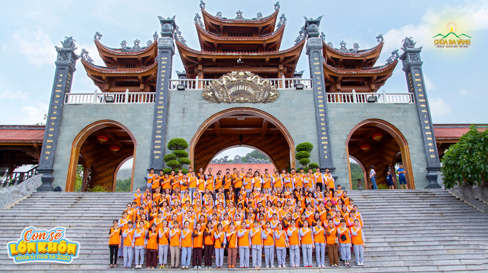 Hơn 200 bạn Tình nguyện viên đã có mặt tại chùa Ba Vàng để tham gia buổi tập huấn chuẩn bị Khóa tu mùa hè 2020
