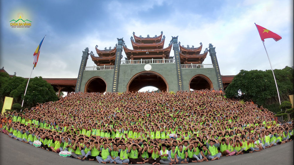 Khóa tu mùa hè chùa Ba Vàng thu hút hàng ngàn bạn trẻ trên khắp mọi miền Tổ quốc về tham dự