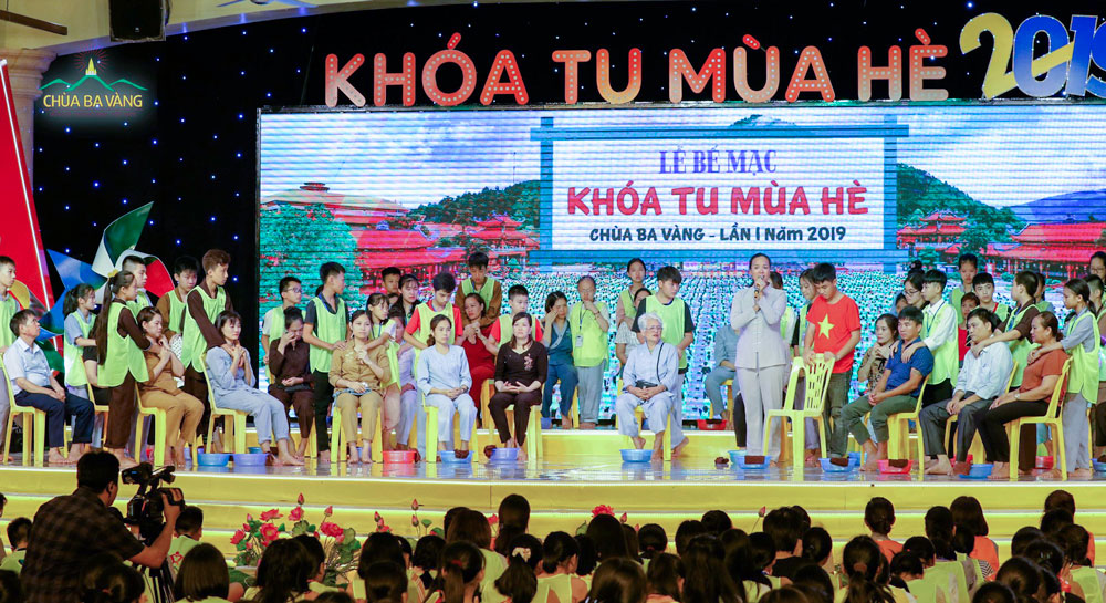 Nguyên Đại sứ Nguyễn Thanh Sơn hy vọng các bạn trẻ sẽ trở thành những con người có ích cho xã hội, cho đất nước