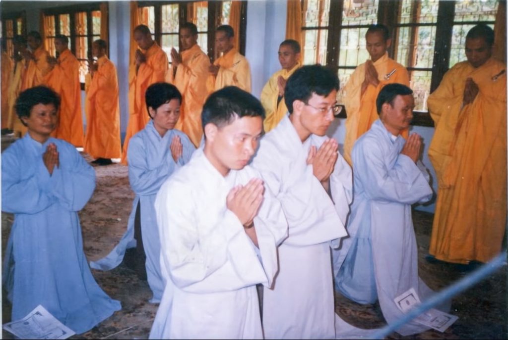Sư Phụ Thích Trúc Thái Minh trong Lễ phát Bồ đề tâm nguyện (năm 1998) dưới sự chứng minh của Hòa thượng Ân sư Thích Thanh Từ – Viện chủ Thiền viện Trúc Lâm Đà Lạt