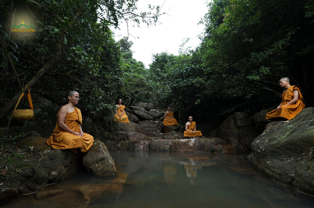 Thiền định của đạo Phật là một phương pháp giúp phá trừ ngã chấp và vượt qua sự sợ hãi (ảnh minh họa)