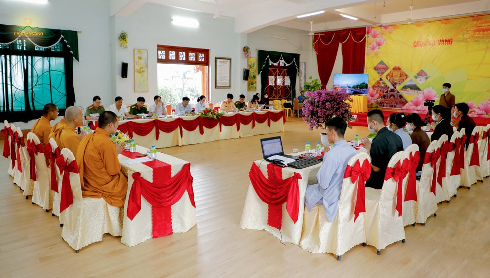 Buổi họp bàn công tác chuẩn bị lễ hội Hoa Cúc chùa Ba Vàng năm 2020